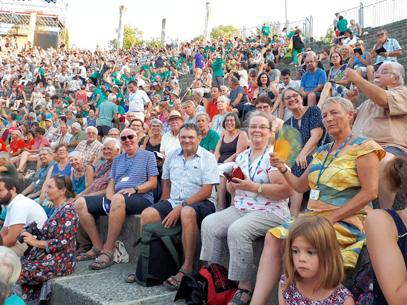 2022 08 Attente chants communs au theatre